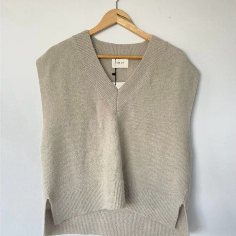 NWT DISSH V-Neck Knit Sweater Vest
